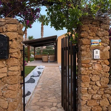 Amira Villa *